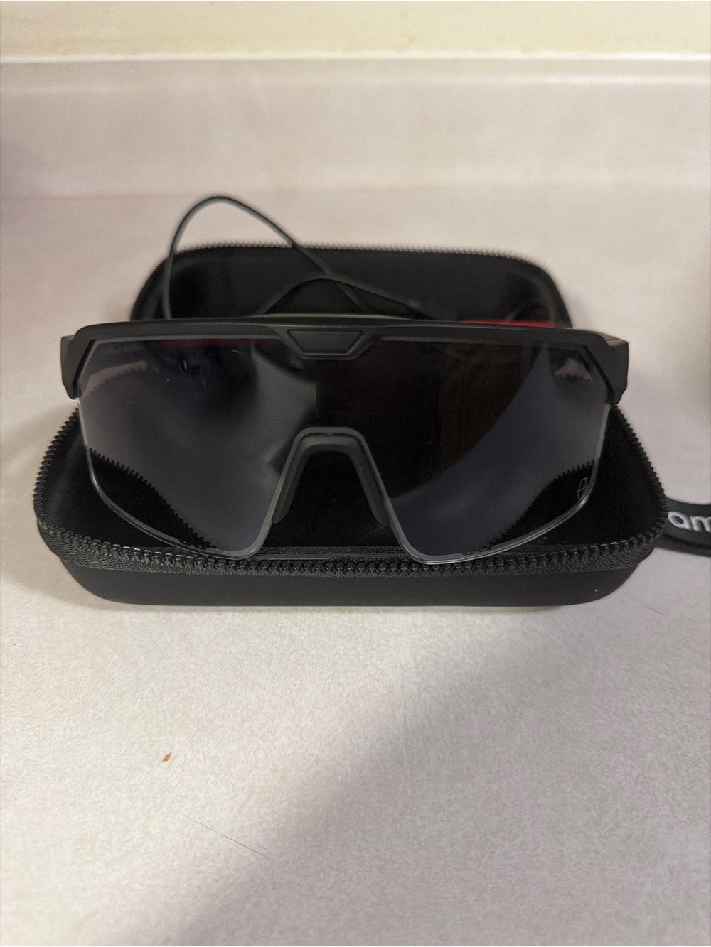 Chamelo Black Protective Visor Glasses - Sleek Shield Design